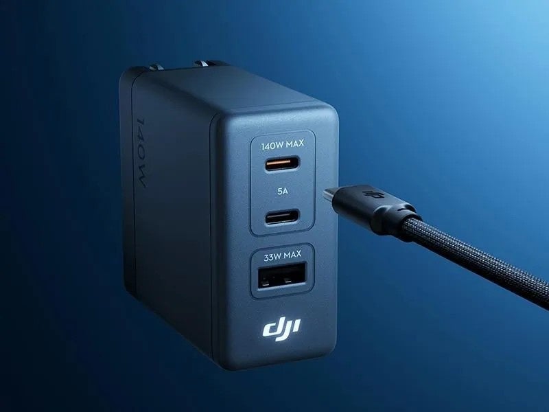 最大140W出力に対応した「DJI Power 140W GaN 充電器」を発売│専用ケーブルで充電状況をリアルタイム表示
