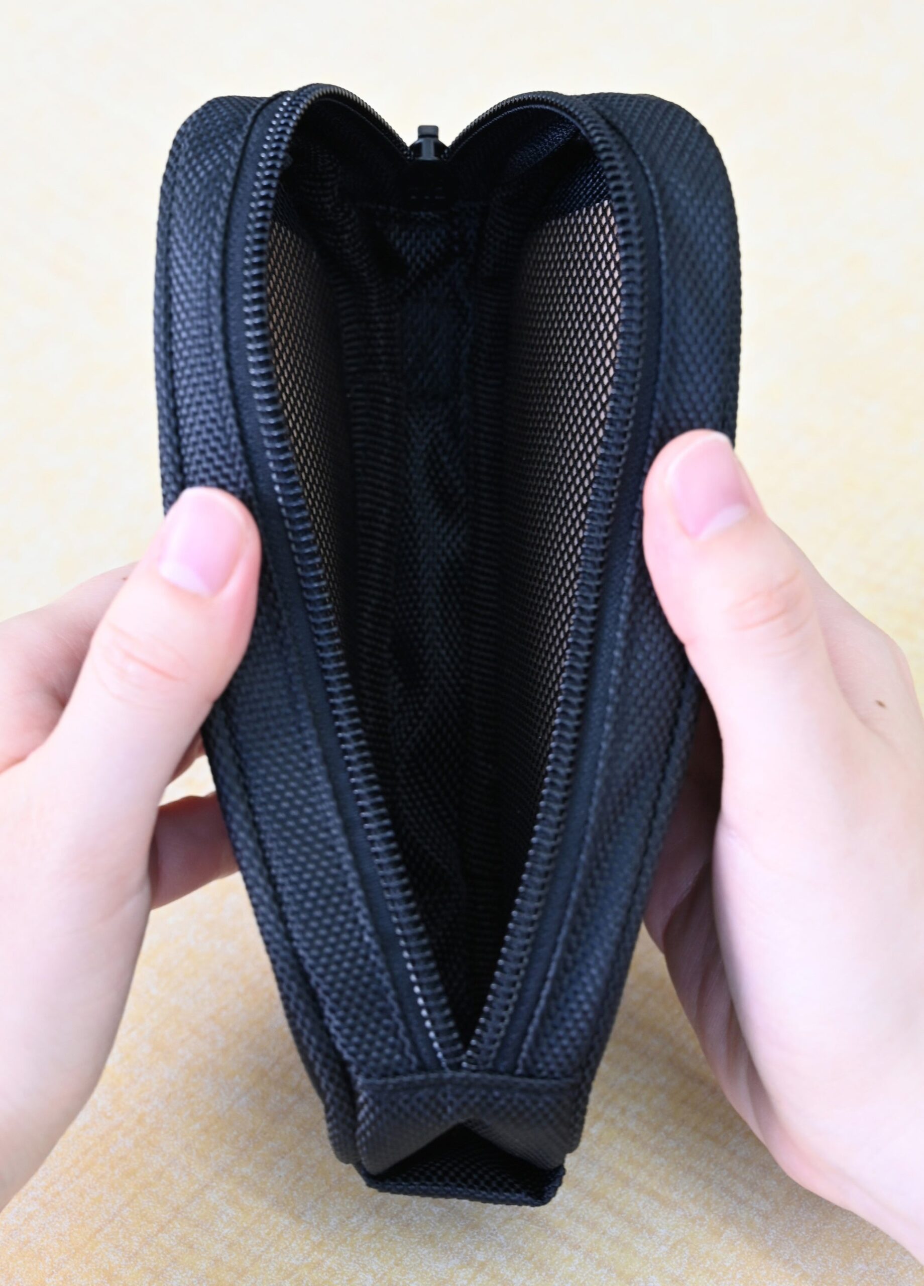 リチウムイオンバッテリーの発火・延焼リスクに備える「モバイル防火ポーチ」を発売