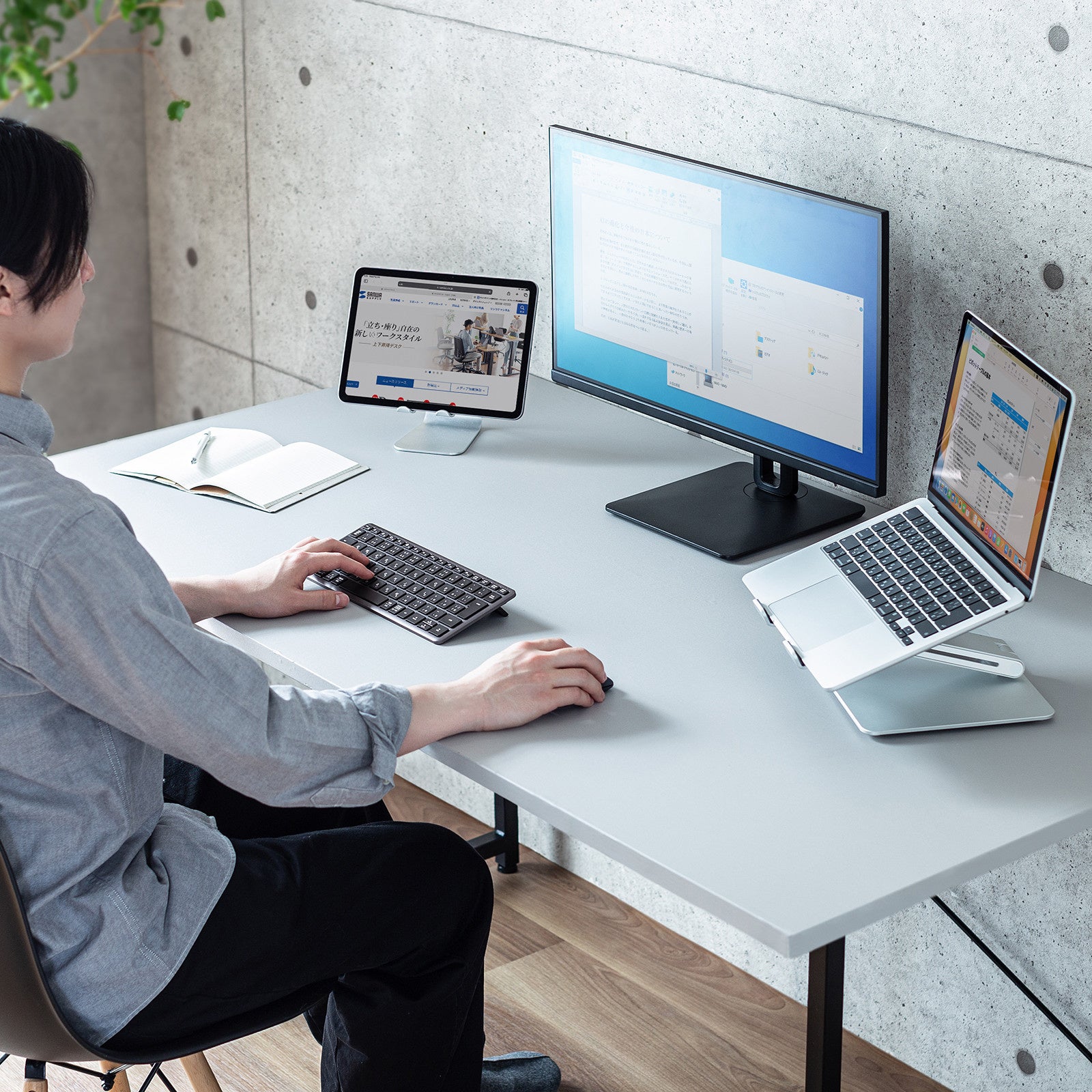 指先にフィットする凹みキーで正確なタイピングをサポート、Bluetooth+2.4G対応キーボードを発売